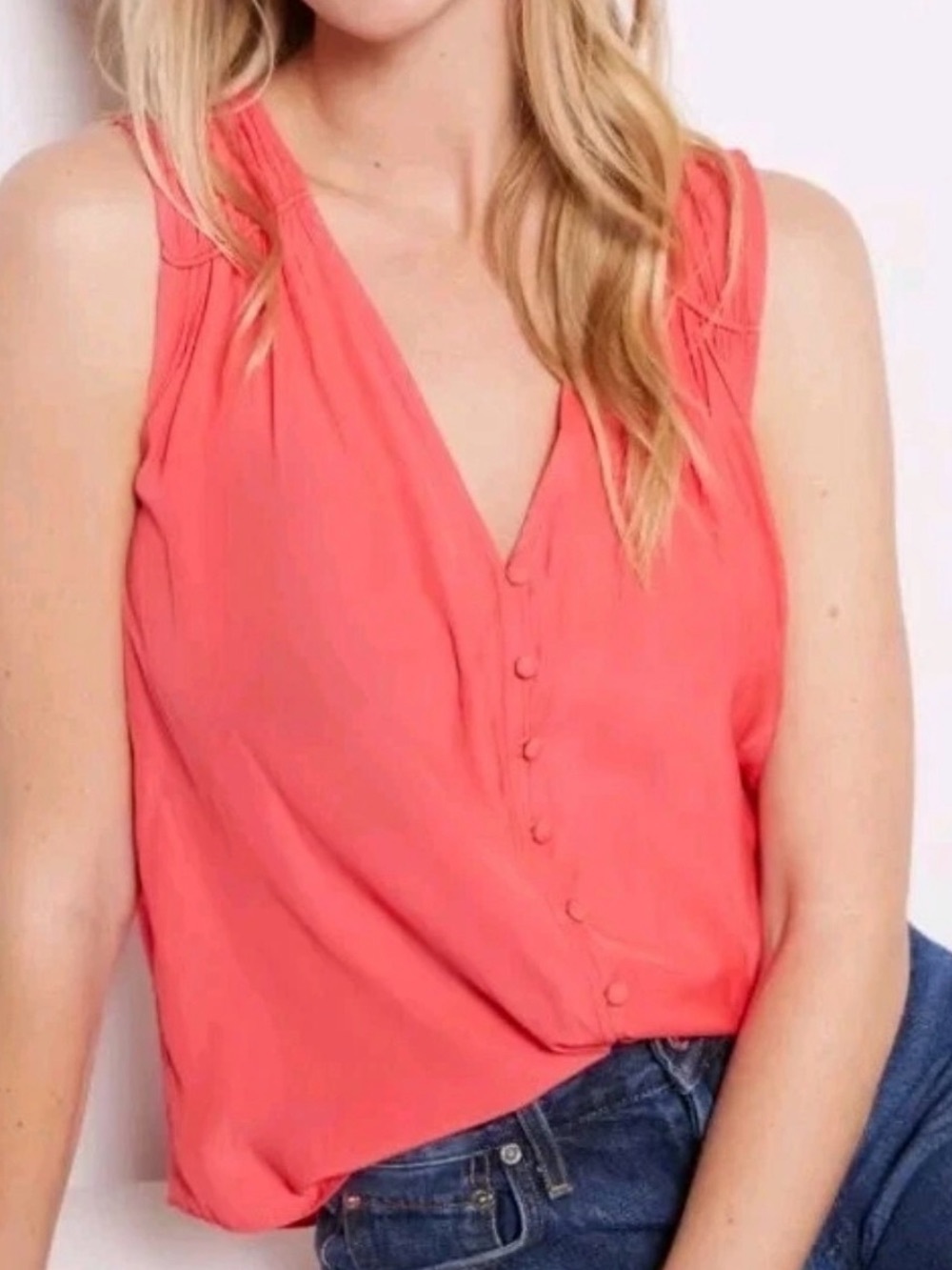 ☀️ EVEREVE Sleeveless V-Neck Button-Front Top in Coral